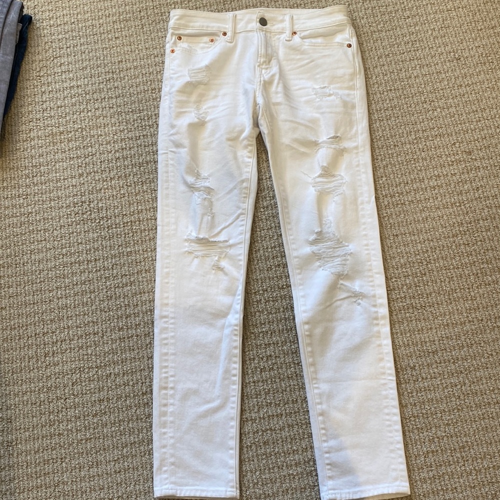 American Eagle white ripped jeans